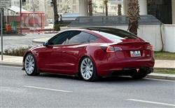 تسلا موديل 3